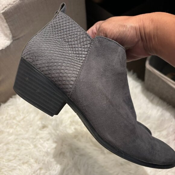 Ankle bootie | Sz 8 | Color: Gray - Picture 3 of 3
